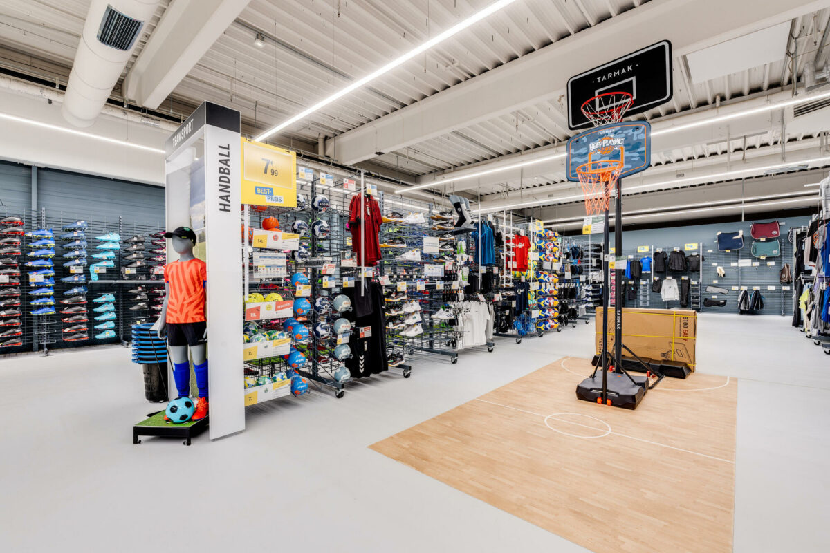 decathlon-aachen-planbar-architektur-umbau-gewerbe-architektur (6)