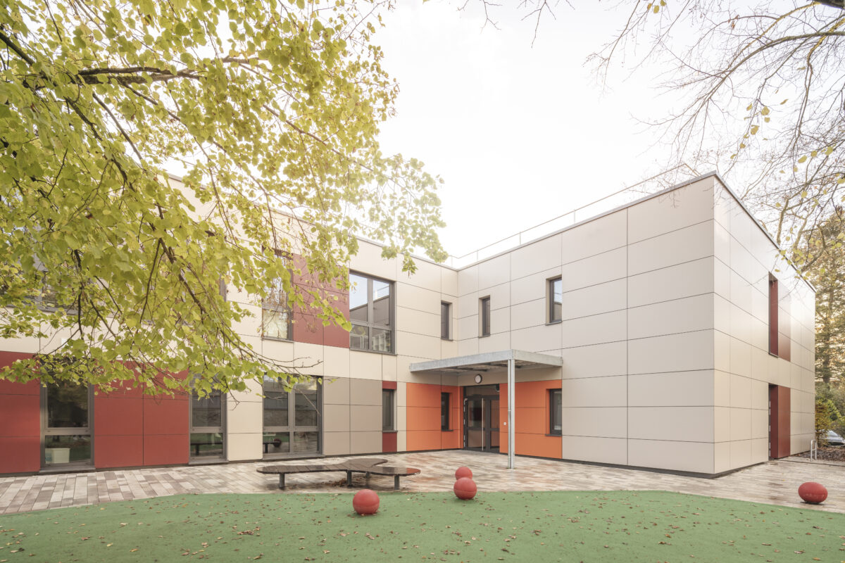 neubau-architektur-planbar-architekt-koeln-Schule-KGS-in-den-auen