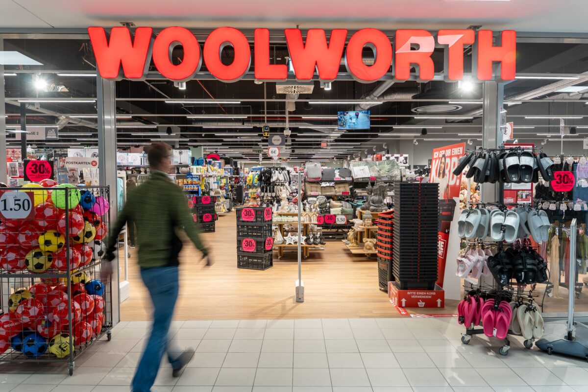 Modernisierung und energetische Sanierung einer Woolworth-Filiale durch Architekturbüro Planbar Architektur in Köln